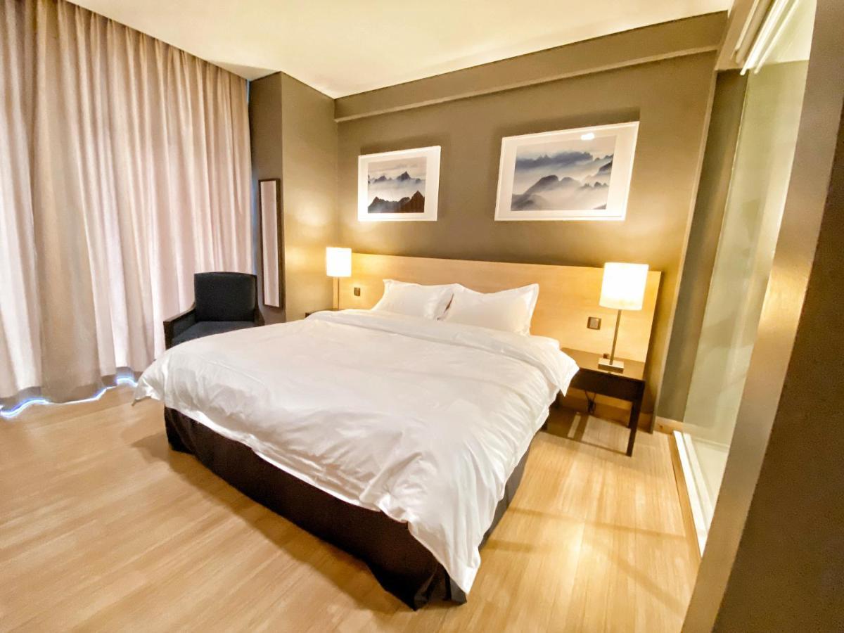 Straits Suite By C Homestay Malacca Extérieur photo