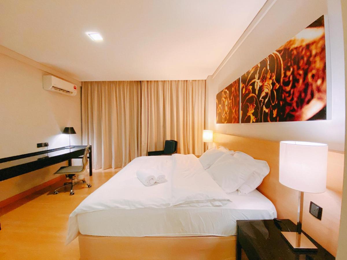 Straits Suite By C Homestay Malacca Extérieur photo