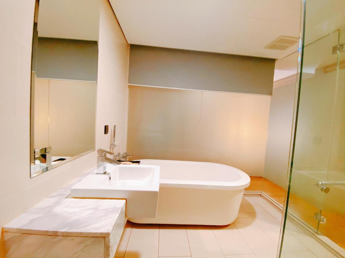 Straits Suite By C Homestay Malacca Extérieur photo