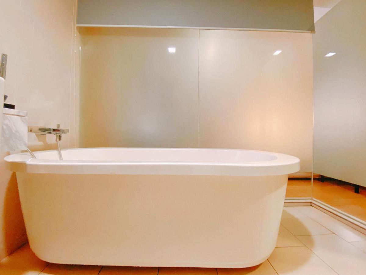 Straits Suite By C Homestay Malacca Extérieur photo