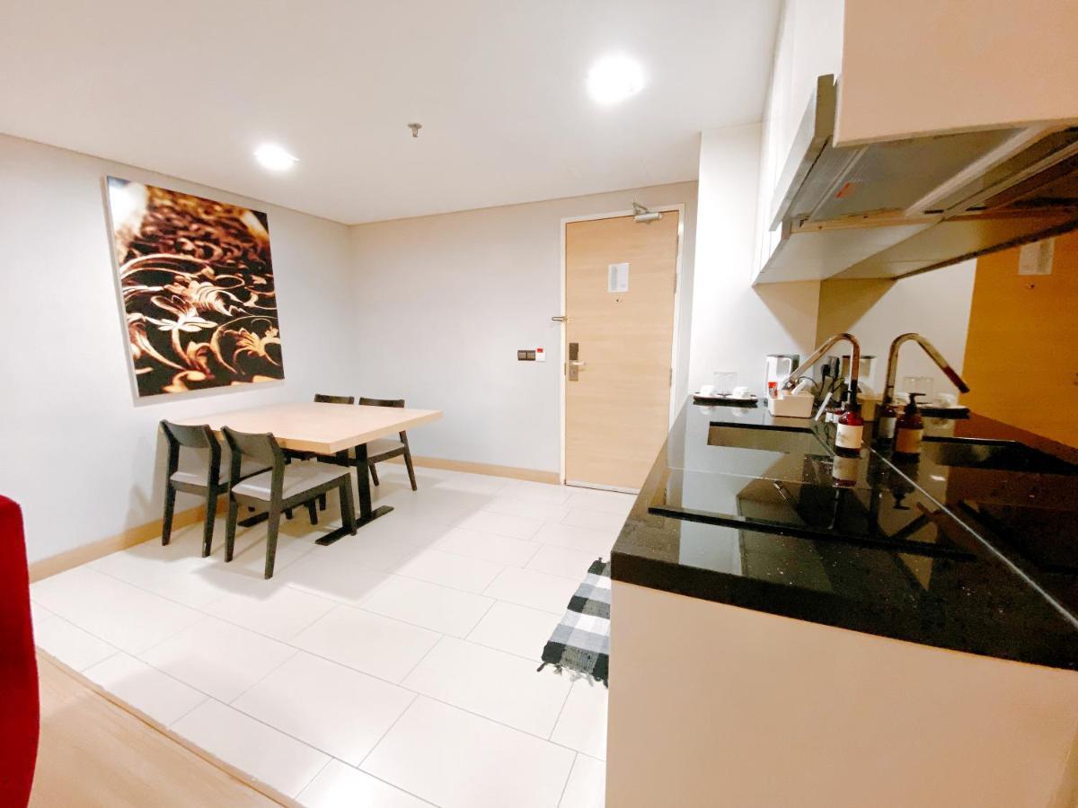 Straits Suite By C Homestay Malacca Extérieur photo