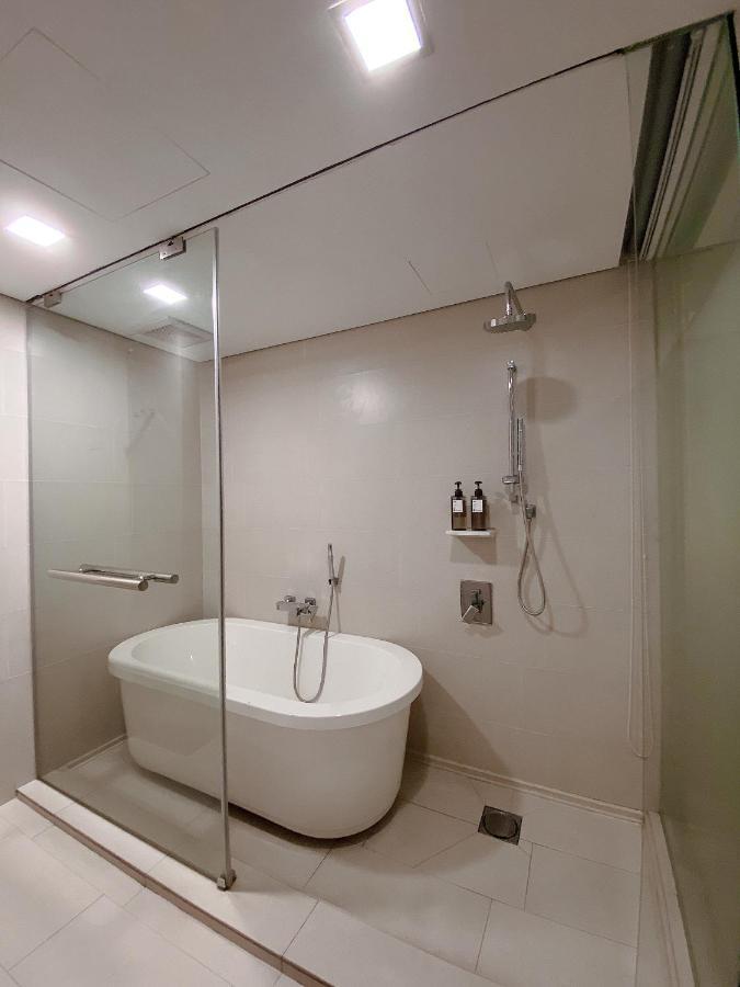 Straits Suite By C Homestay Malacca Extérieur photo