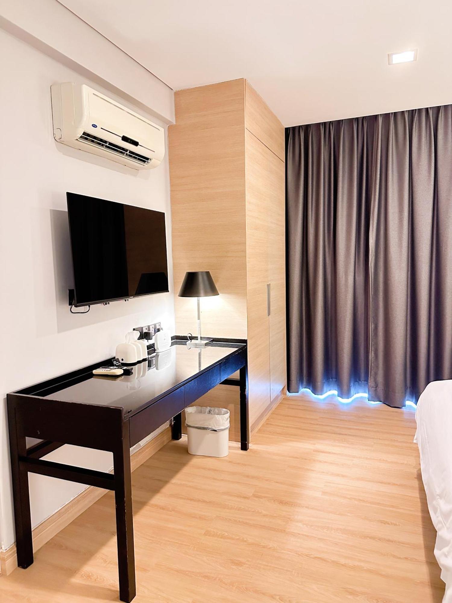 Straits Suite By C Homestay Malacca Extérieur photo